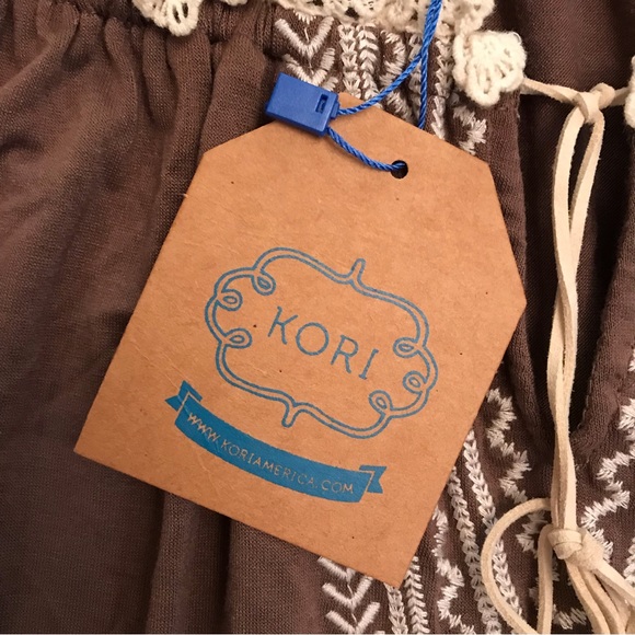 Kori America Off The Shoulder Top NEW Womens Size Small Mocha White Bell Sleeve - Picture 5 of 10
